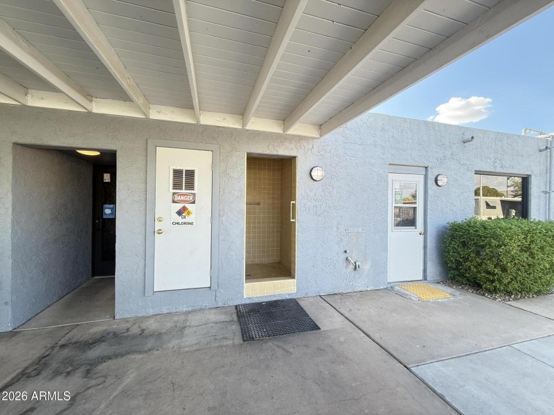 Outdoor shower and gym access