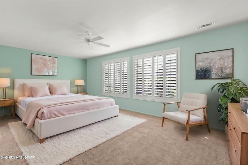 40-5942-Bedroom-Standard-10-1