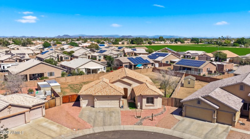 Front of home cul de sac lot