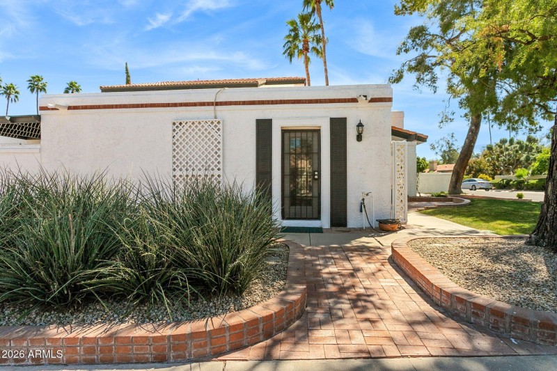 Separate Entrance to 4th Bedroom
