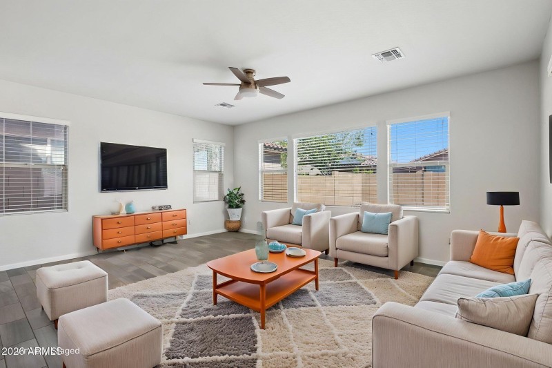 6-web-or-mls-12106-w-desert-moon-way