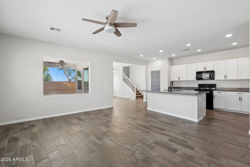 8-web-or-mls-12106-w-desert-moon-way