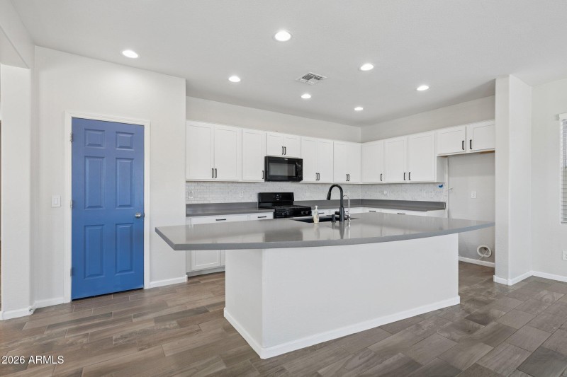 13-web-or-mls-12106-w-desert-moon-way