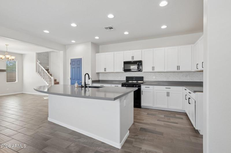 15-web-or-mls-12106-w-desert-moon-way