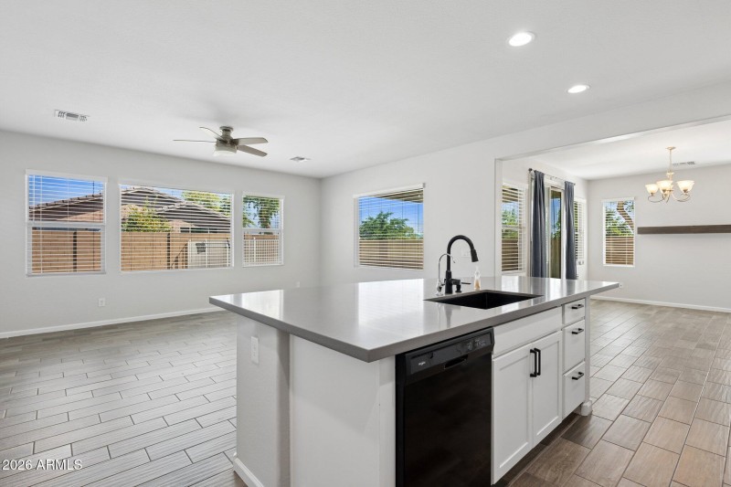 16-web-or-mls-12106-w-desert-moon-way