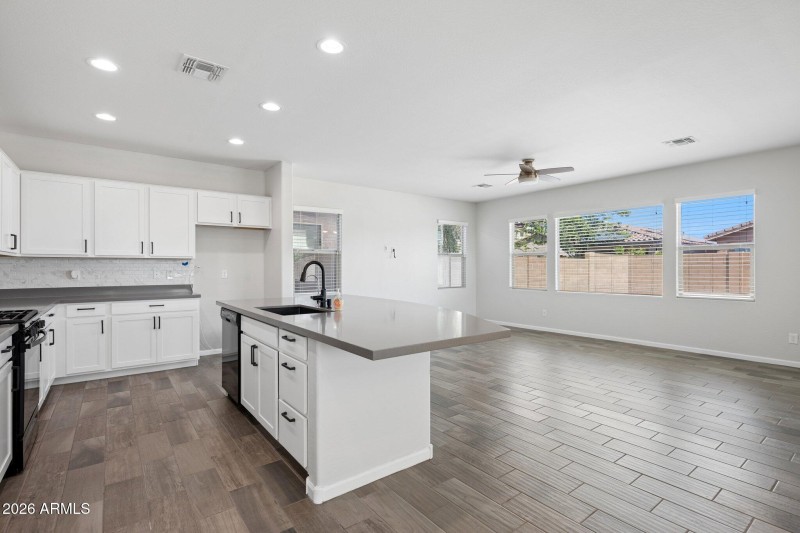 17-web-or-mls-12106-w-desert-moon-way