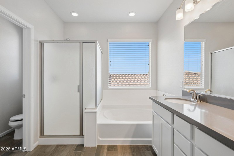 33-web-or-mls-12106-w-desert-moon-way