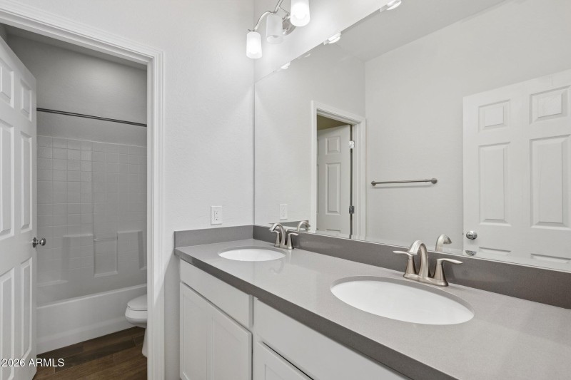 40-web-or-mls-12106-w-desert-moon-way