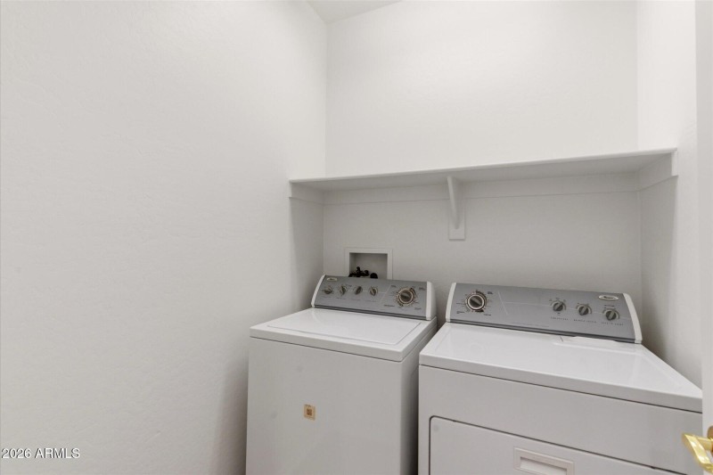 Laundry- Wash/Dryer included