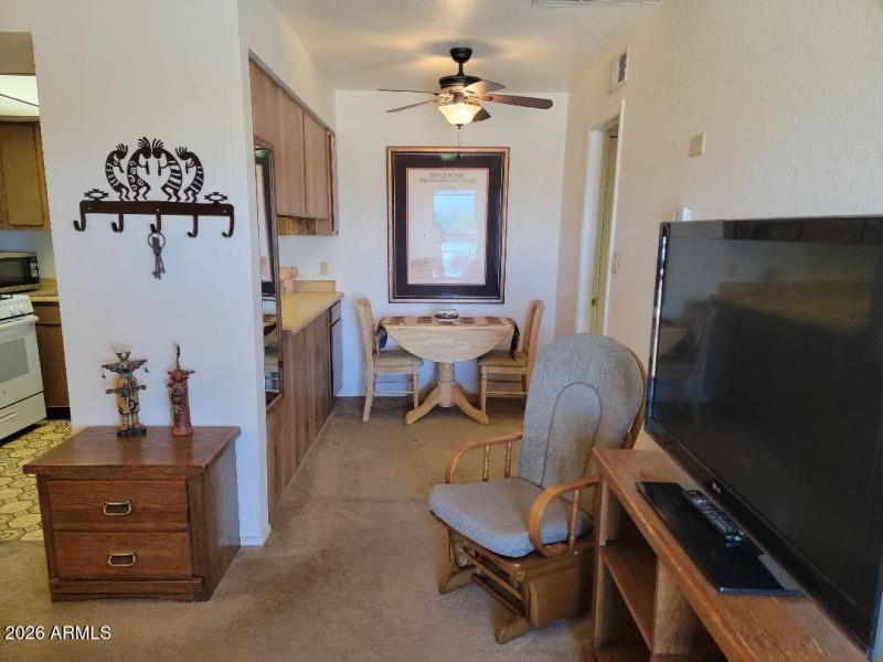 877 family and dining area