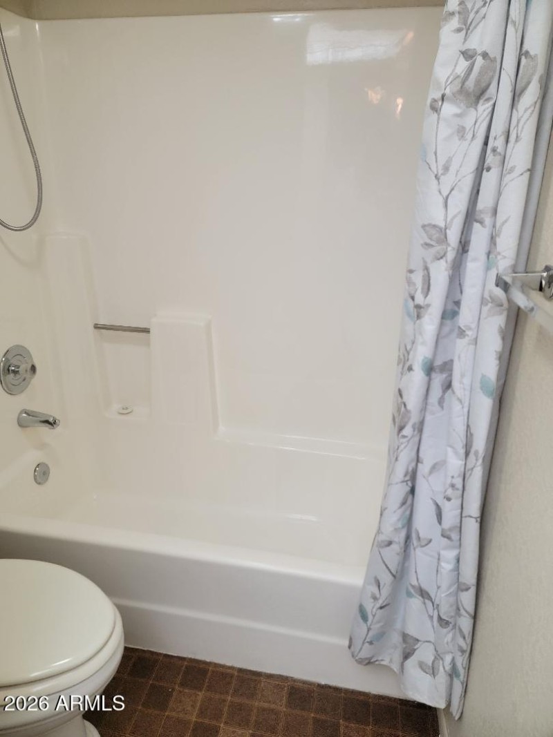 877 bathroom tub