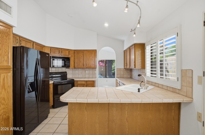 37 e greentree dr-11