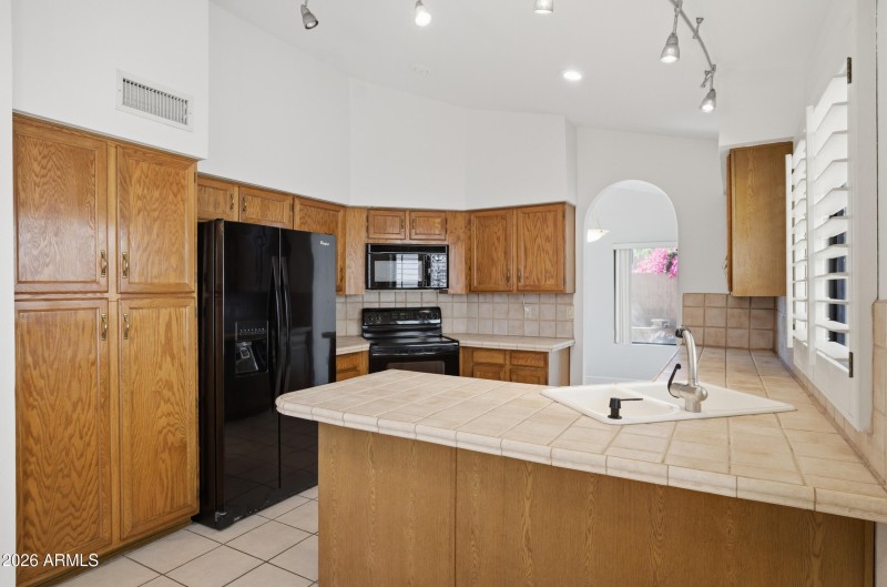 37 e greentree dr-12