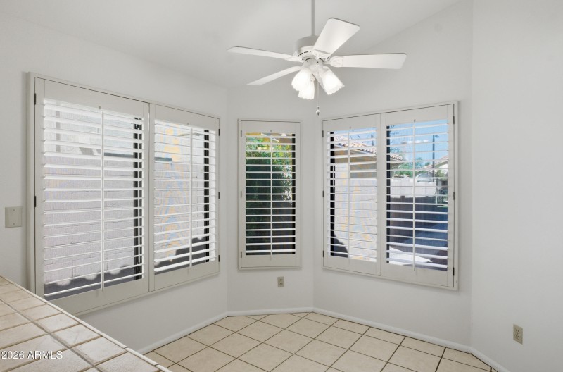 37 e greentree dr-14