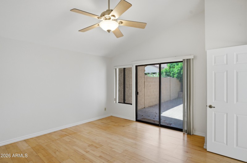 37 e greentree dr-17