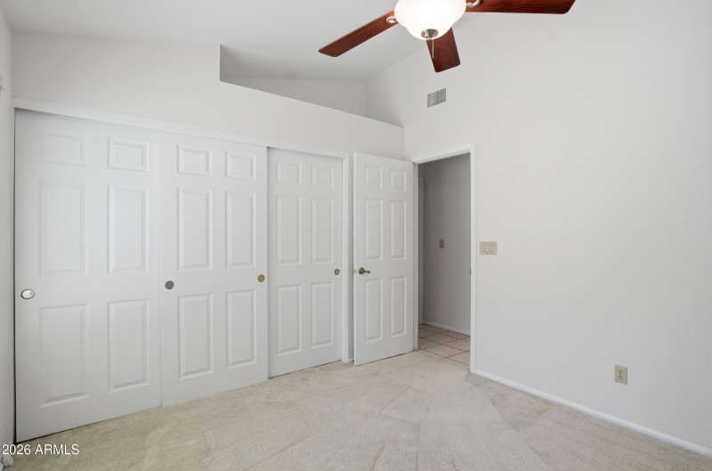 37 e greentree dr-19