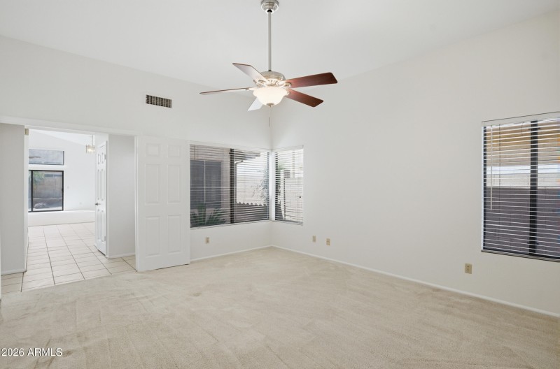 37 e greentree dr-22