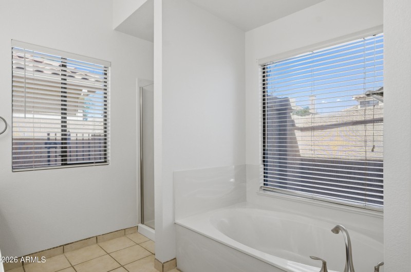 37 e greentree dr-24