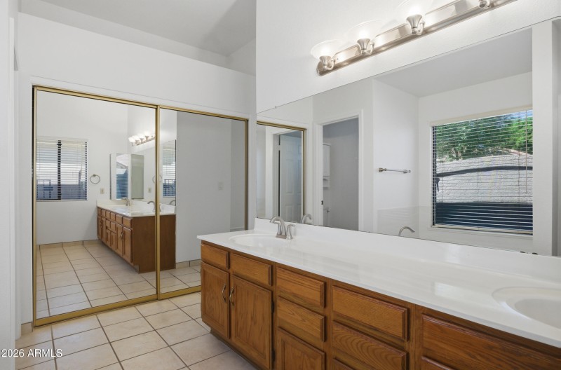 37 e greentree dr-25