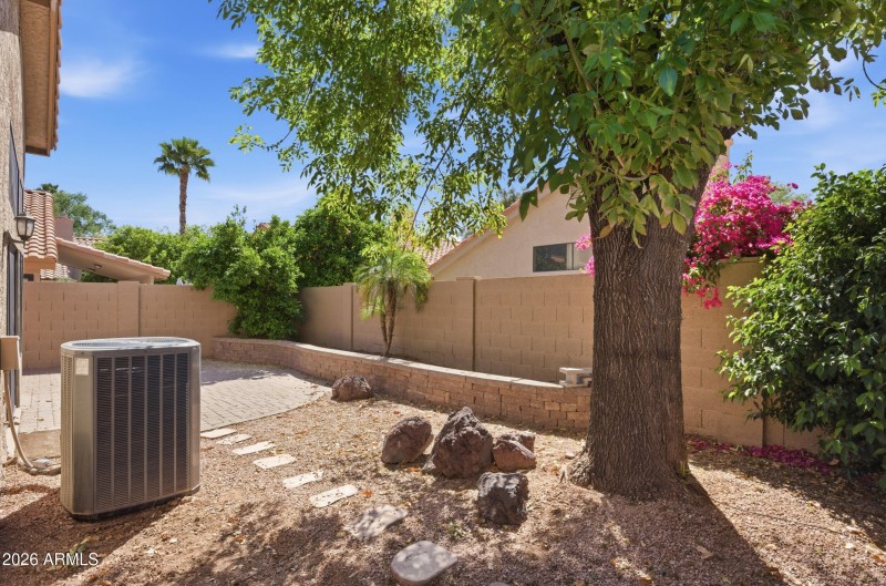 37 e greentree dr-30