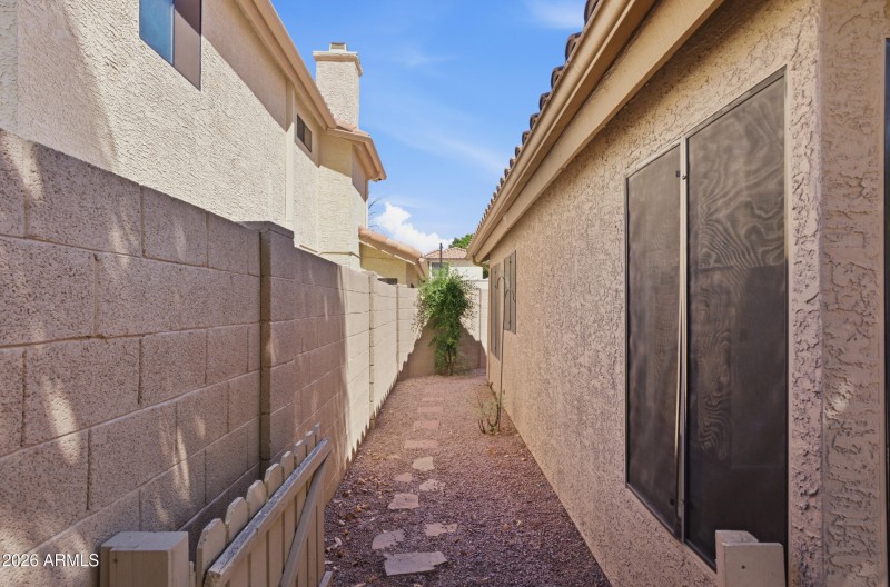 37 e greentree dr-31