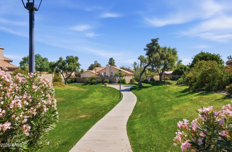 37 e greentree dr-33