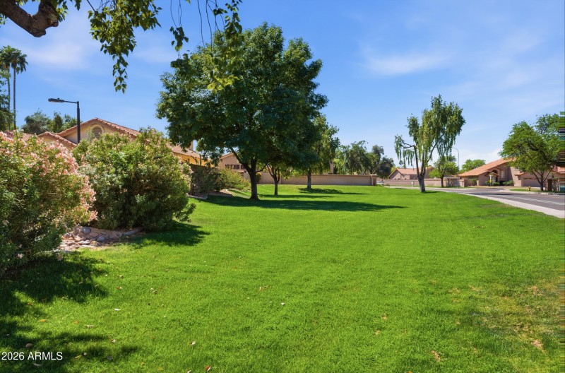 37 e greentree dr-34