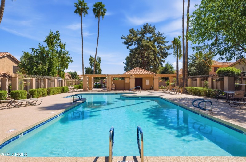 37 e greentree dr-36