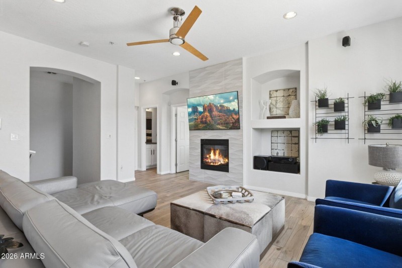 10-web-or-mls-16600-n-thompson-peak-pkwy