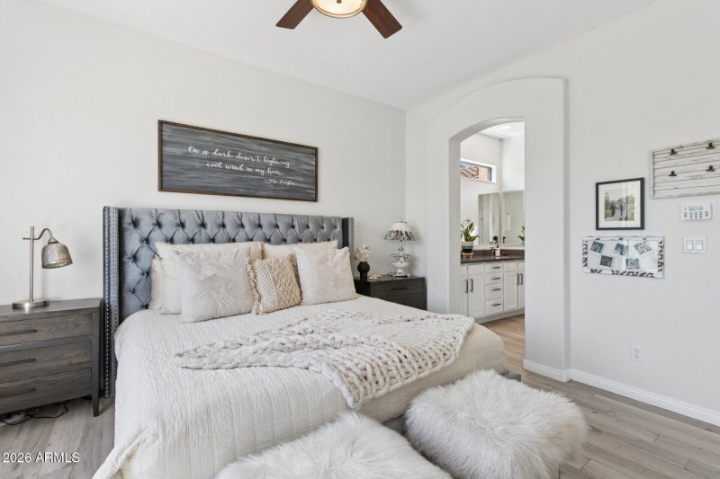 18-web-or-mls-16600-n-thompson-peak-pkwy