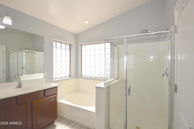 Perimary Room Bath Tub & Shower