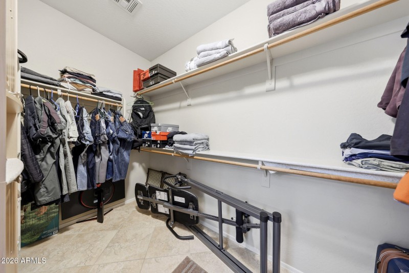 Walk-in closet - Master Suite