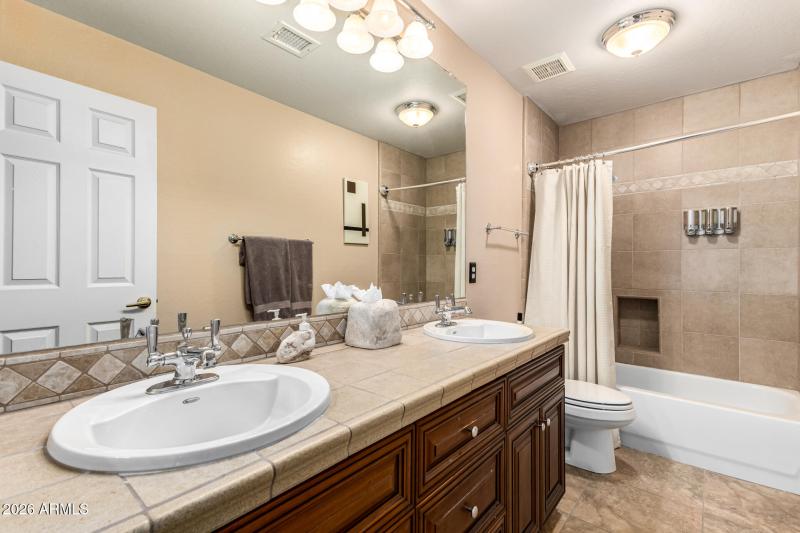 4443 E Morning Vista Ln