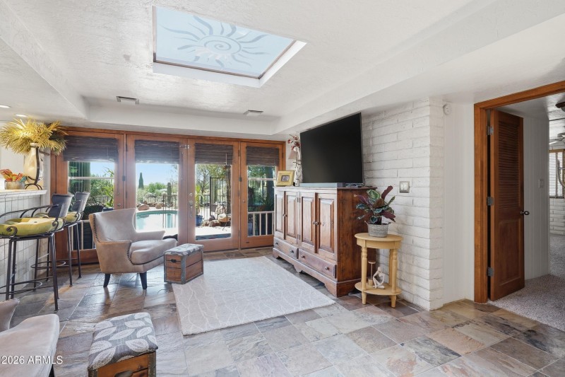Dining room pool view