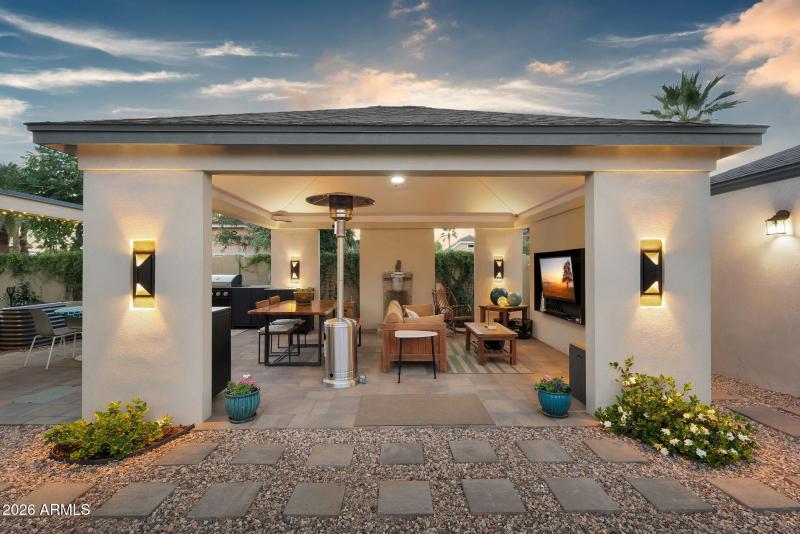 twilight gazabo 938 W Portland