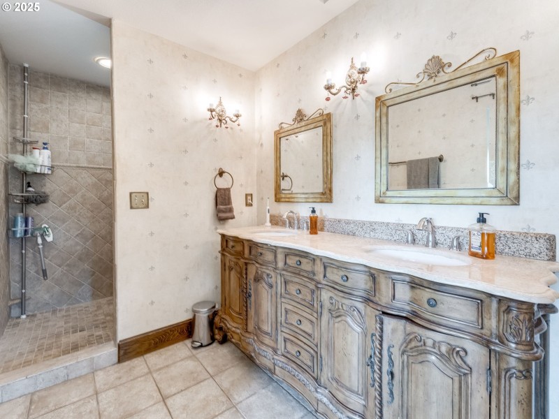 Owner's Suite Bathroom