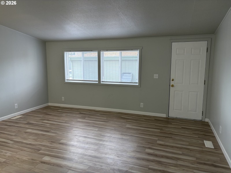 Living Room/Entrance