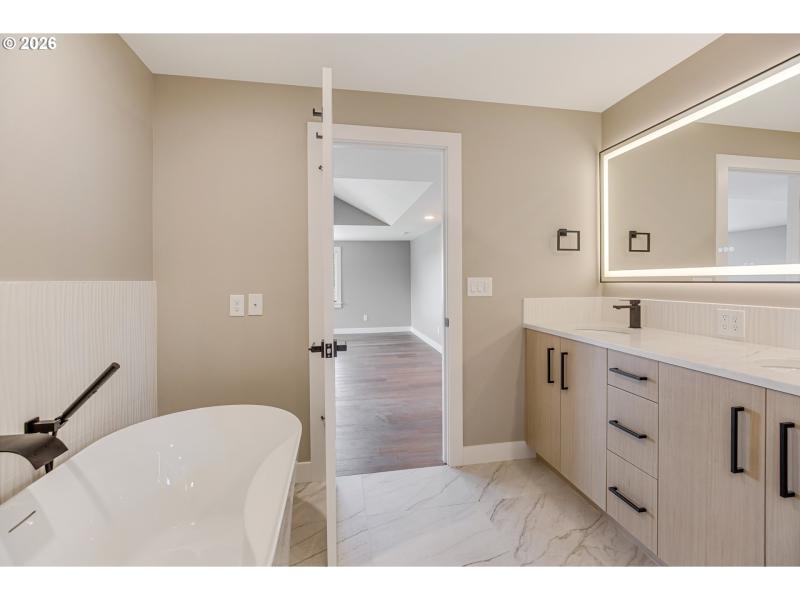 Owner's Suite Bathroom