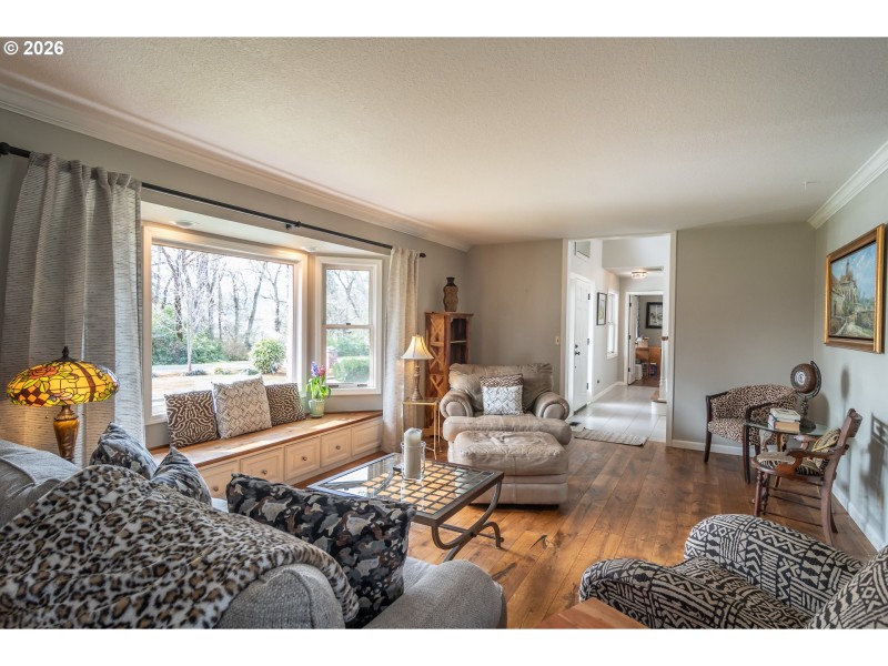 Living Room/Entrance