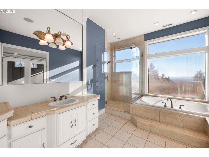 Owner's Suite Bathroom