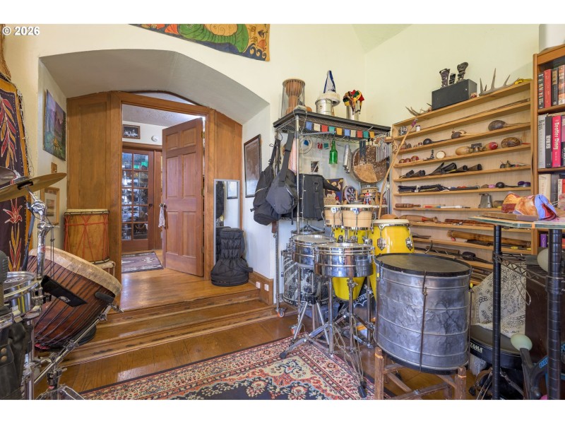 Living Room/Entrance