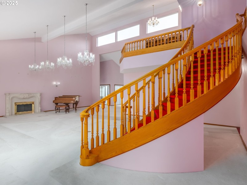 Living Room/Entrance