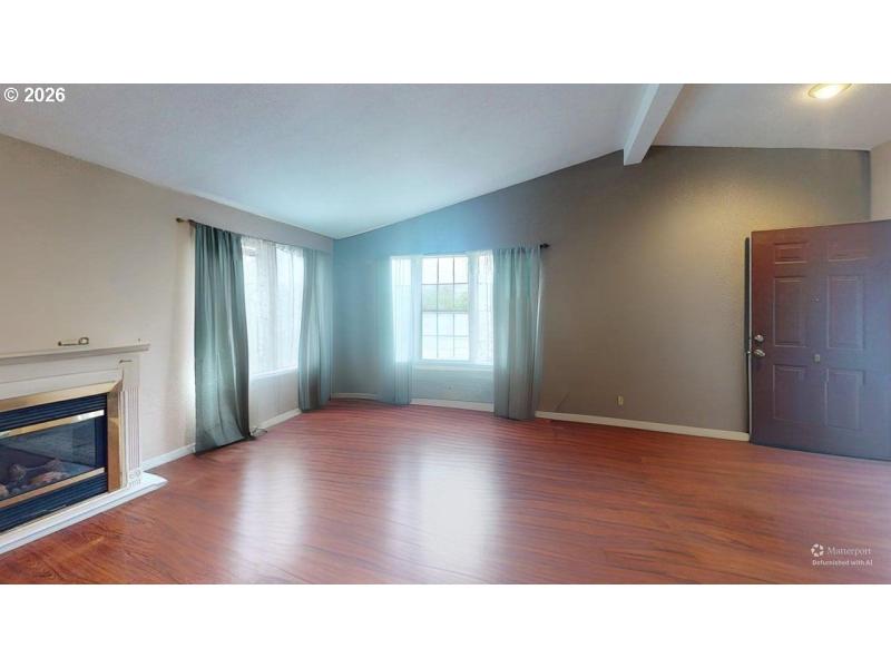 Living Room/Entrance