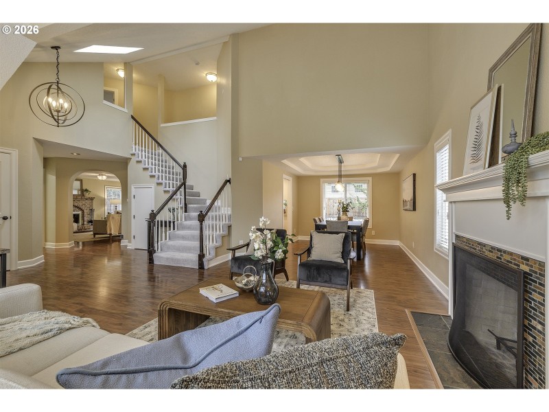 Living Room/Entrance