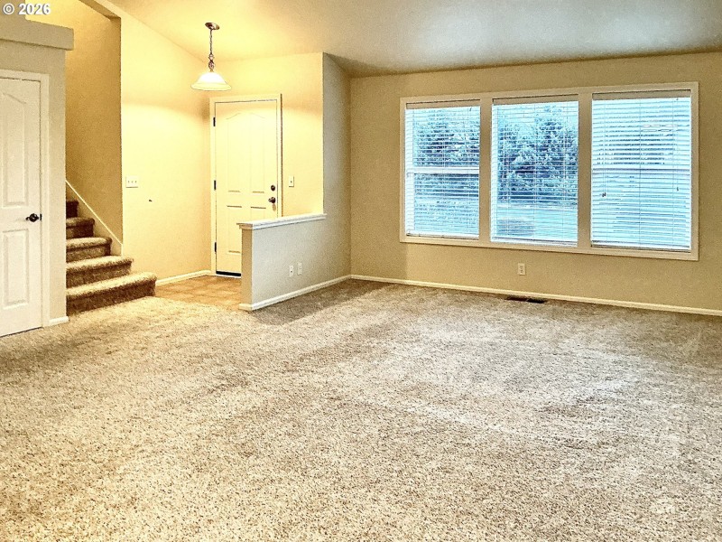 Living Room/Entrance