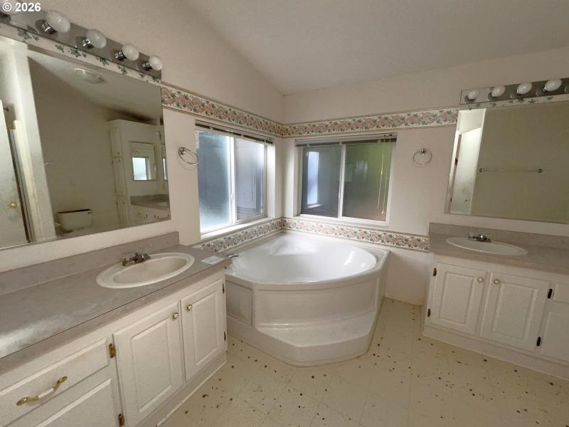 Owner's Suite Bathroom