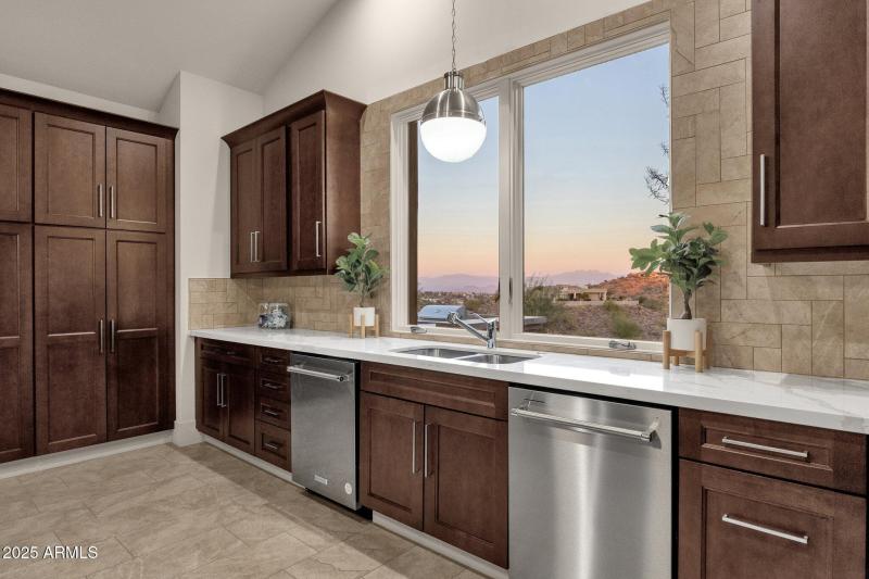 25-web-or-mls-10031-n-palisades-blvd