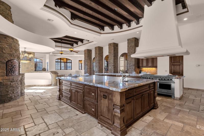 23-web-or-mls-14675-e-paradise-dr