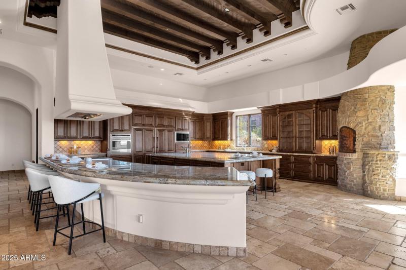29-web-or-mls-14675-e-paradise-dr