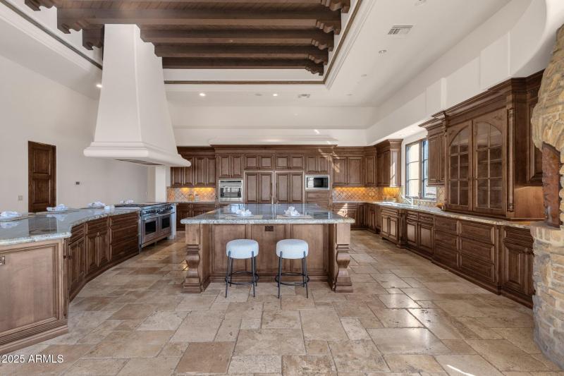31-web-or-mls-14675-e-paradise-dr